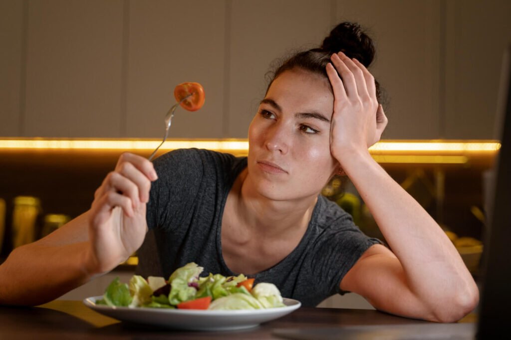 The Ultimate Guide to Diet for Migraine Patients: Foods to Eat and Foods to Avoid